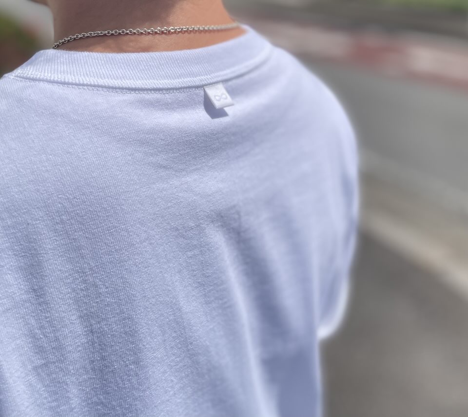 【Unisex】armi | アーミィ 『HARD MAN』Crewneck Big Tee - WHITE - 画像 (6)