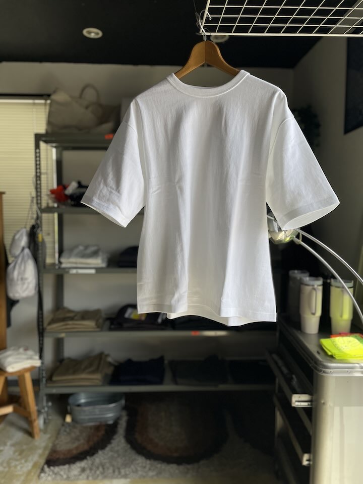【Unisex】armi | アーミィ 『HARD MAN』Crewneck Big Tee - WHITE