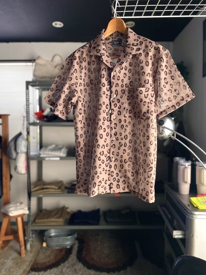 【Men's】BIG MIKE | ビッグマイク Mesh Leopard Open Slit S/S Shirts - SAND BEIGE