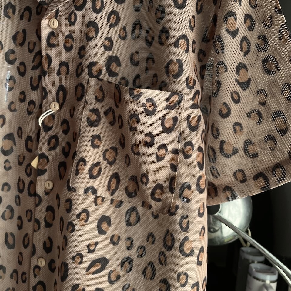 【Men's】BIG MIKE | ビッグマイク Mesh Leopard Open Slit S/S Shirts - SAND BEIGE - 画像 (9)