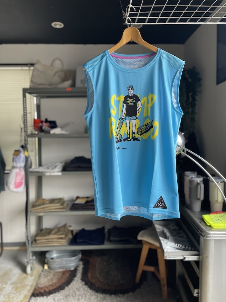 【Men's】STAMP RUN&CO | スタンプ ランアンドコー STAMP Daily Tank "Support Your Local Trails" - SAX BLUE