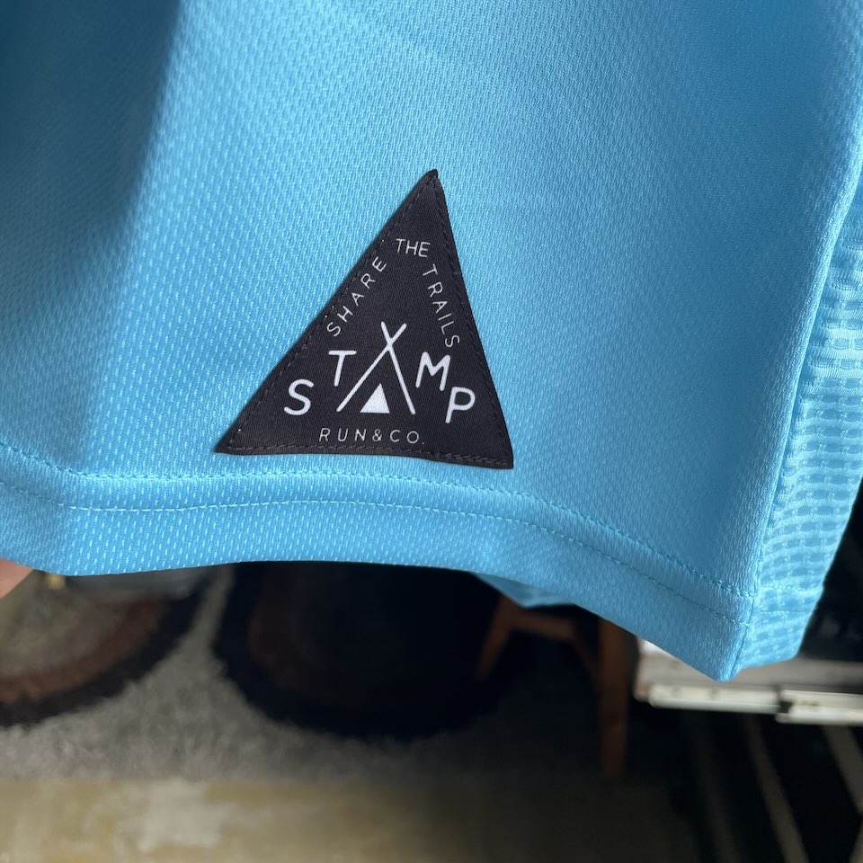 【Men's】STAMP RUN&CO | スタンプ ランアンドコー STAMP Daily Tank "Support Your Local Trails" - SAX BLUE - 画像 (8)