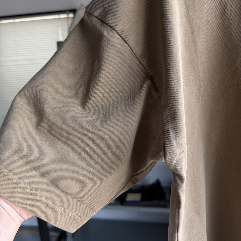 【Men's】Less by SHELTECH | シェルテック Wide Tee - PIGMENT MOCHA - 画像 (5)