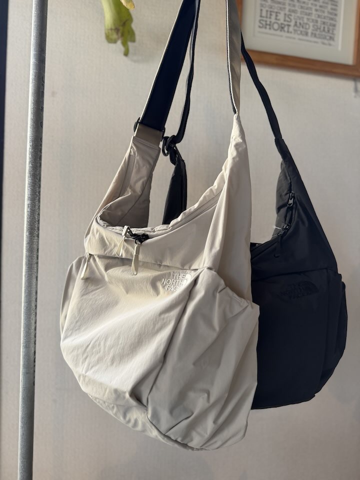 【Unisex】THE NORTH FACE | ザ・ノースフェイス Ficus Shoulder 18L - SO ソープストーン - 画像 (5)