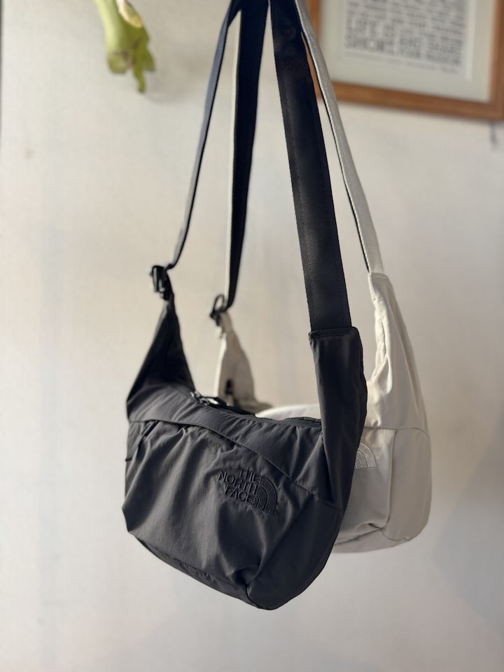 【Unisex】THE NORTH FACE | ザ・ノースフェイス Ficus Mini Shoulder 4L - SO ソープストーン - 画像 (5)