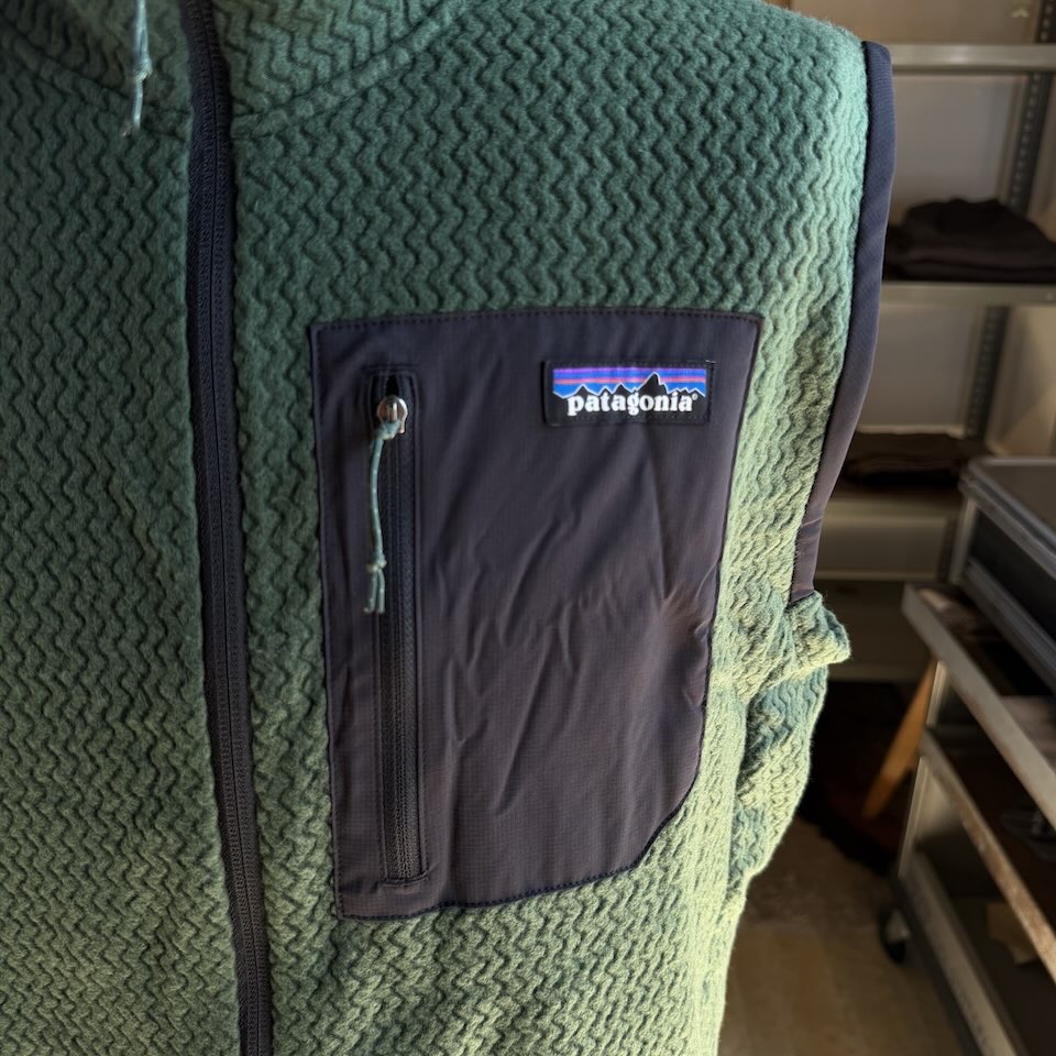 【Men's】patagonia | パタゴニア Men's R1 Air Vest - TREELINE GREEN - 画像 (9)